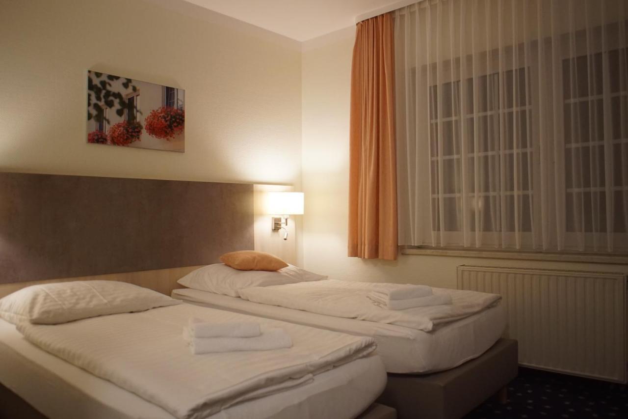 Hotel & Gasthaus Zum Eichenkranz Luckenwalde Exteriör bild